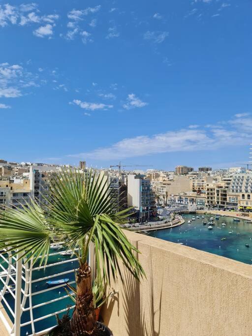 2 Bedroom Seafront Duplex Penthouse In The Heart Of Spinola Bay سانت جوليان المظهر الخارجي الصورة