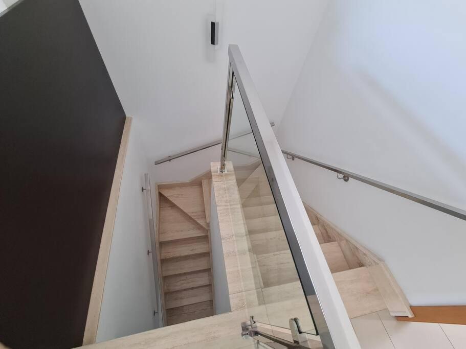 2 Bedroom Seafront Duplex Penthouse In The Heart Of Spinola Bay سانت جوليان المظهر الخارجي الصورة