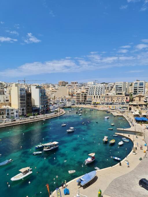 2 Bedroom Seafront Duplex Penthouse In The Heart Of Spinola Bay سانت جوليان المظهر الخارجي الصورة