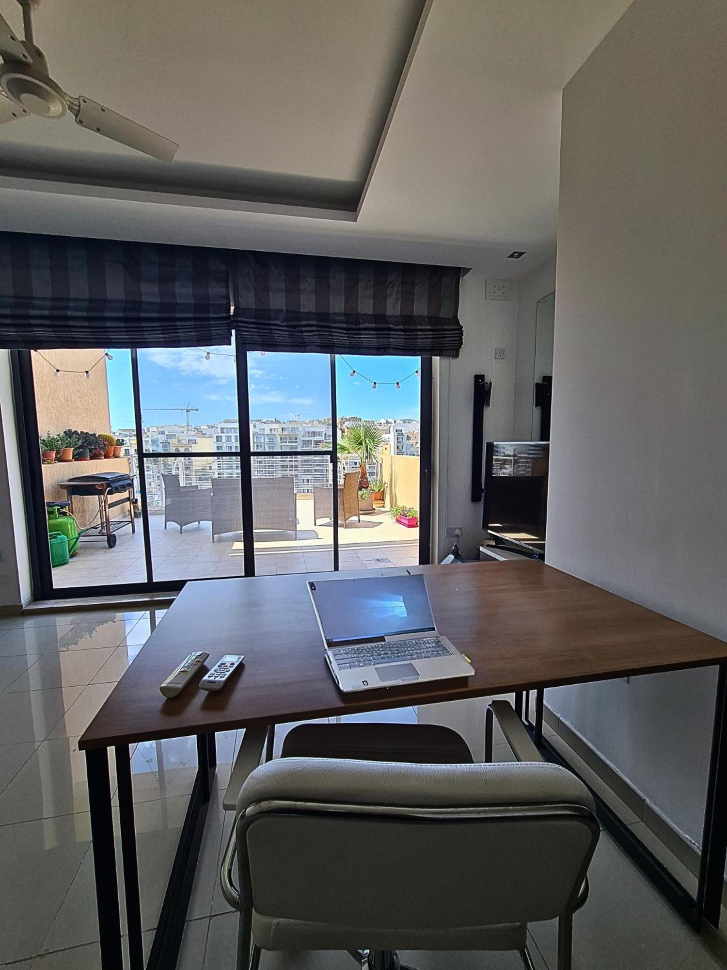 2 Bedroom Seafront Duplex Penthouse In The Heart Of Spinola Bay سانت جوليان المظهر الخارجي الصورة