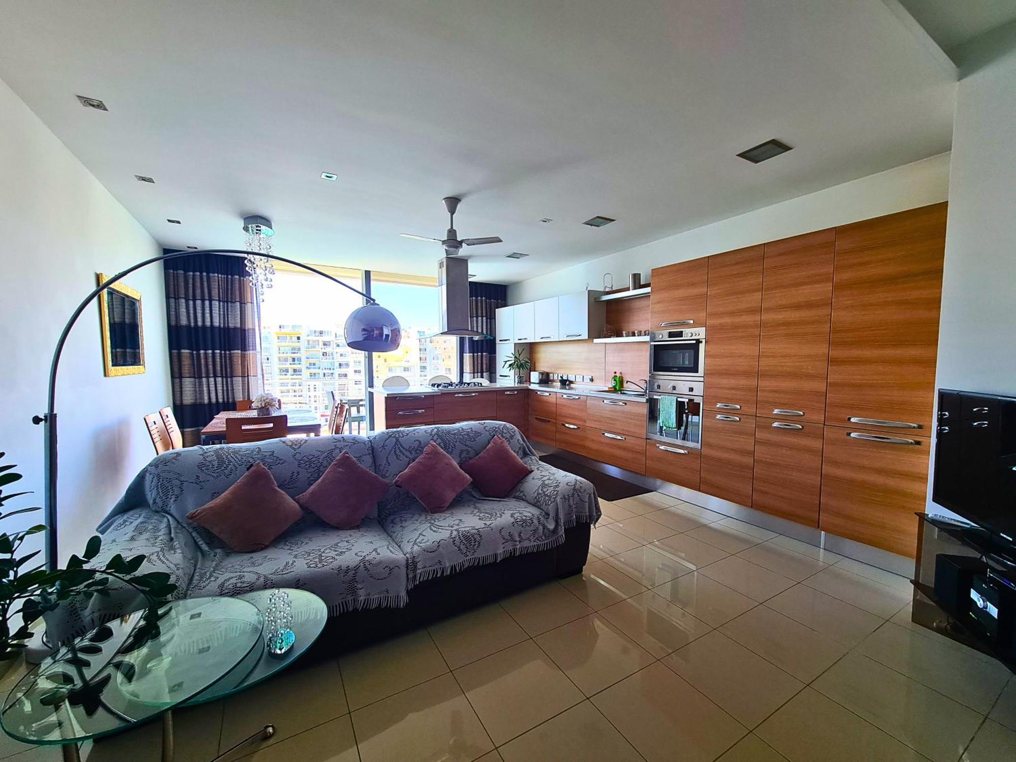 2 Bedroom Seafront Duplex Penthouse In The Heart Of Spinola Bay سانت جوليان المظهر الخارجي الصورة