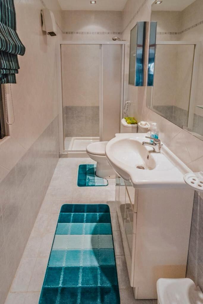 2 Bedroom Seafront Duplex Penthouse In The Heart Of Spinola Bay سانت جوليان المظهر الخارجي الصورة